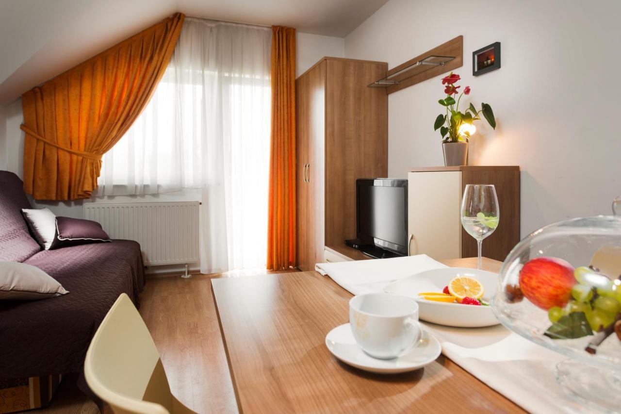 Rooms & Restaurant Ostarija โดเลนิสเก ทอปลิตเซ ภายนอก รูปภาพ