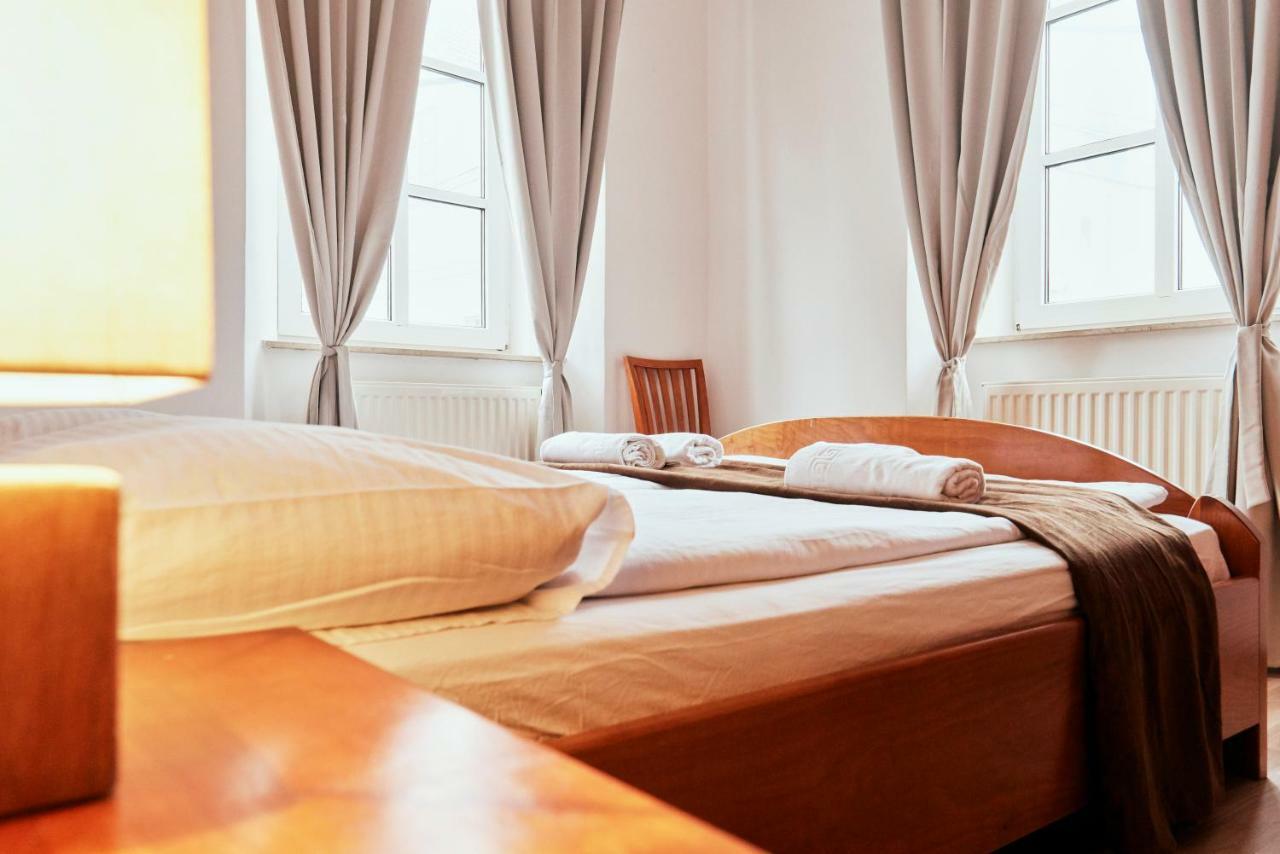 Rooms & Restaurant Ostarija โดเลนิสเก ทอปลิตเซ ภายนอก รูปภาพ