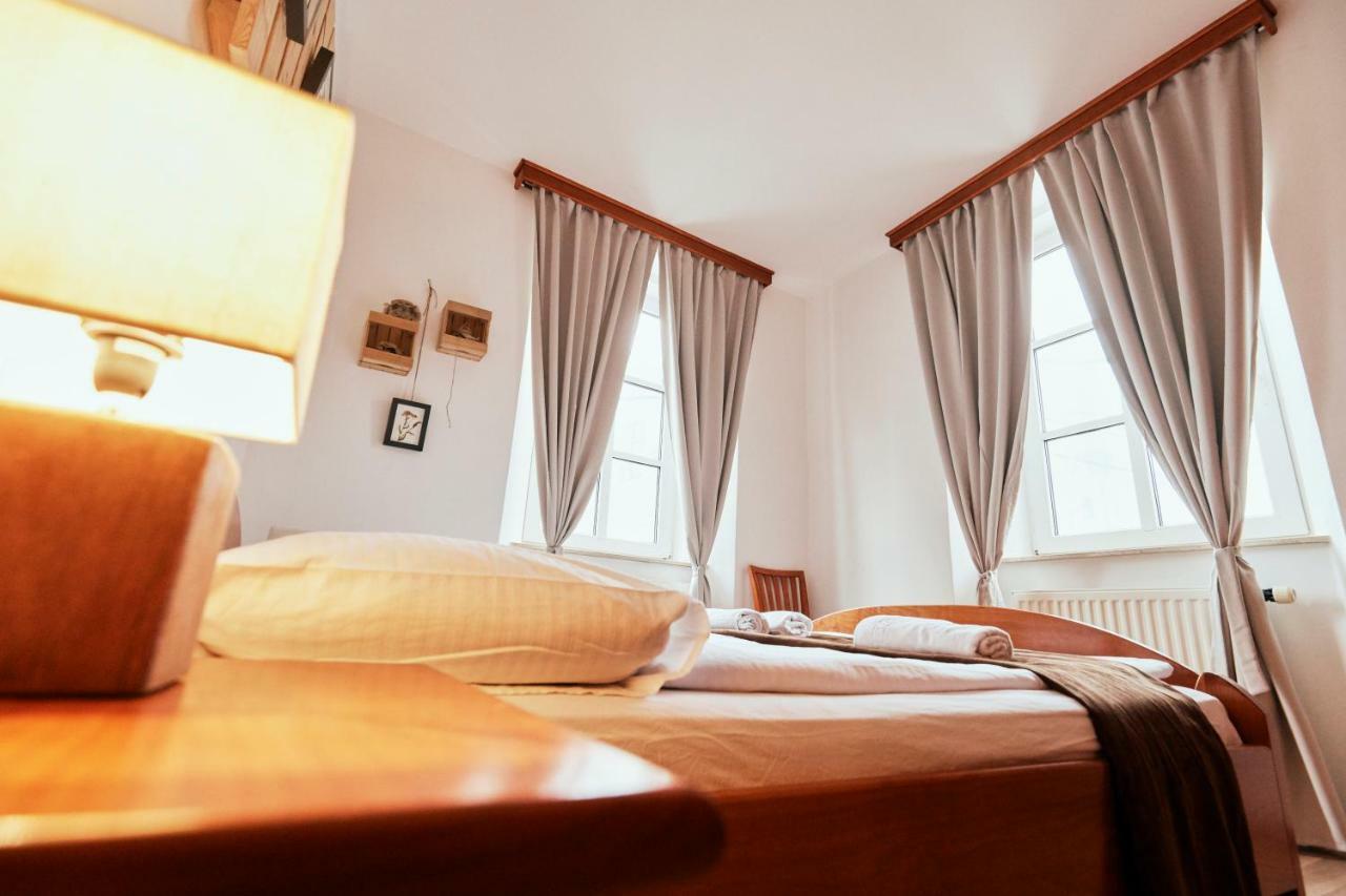 Rooms & Restaurant Ostarija โดเลนิสเก ทอปลิตเซ ภายนอก รูปภาพ
