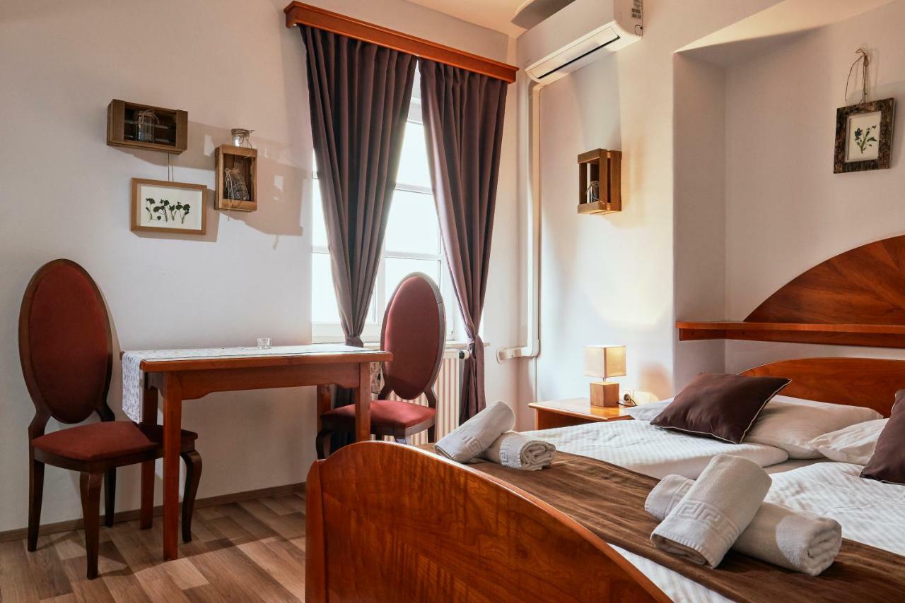Rooms & Restaurant Ostarija โดเลนิสเก ทอปลิตเซ ภายนอก รูปภาพ