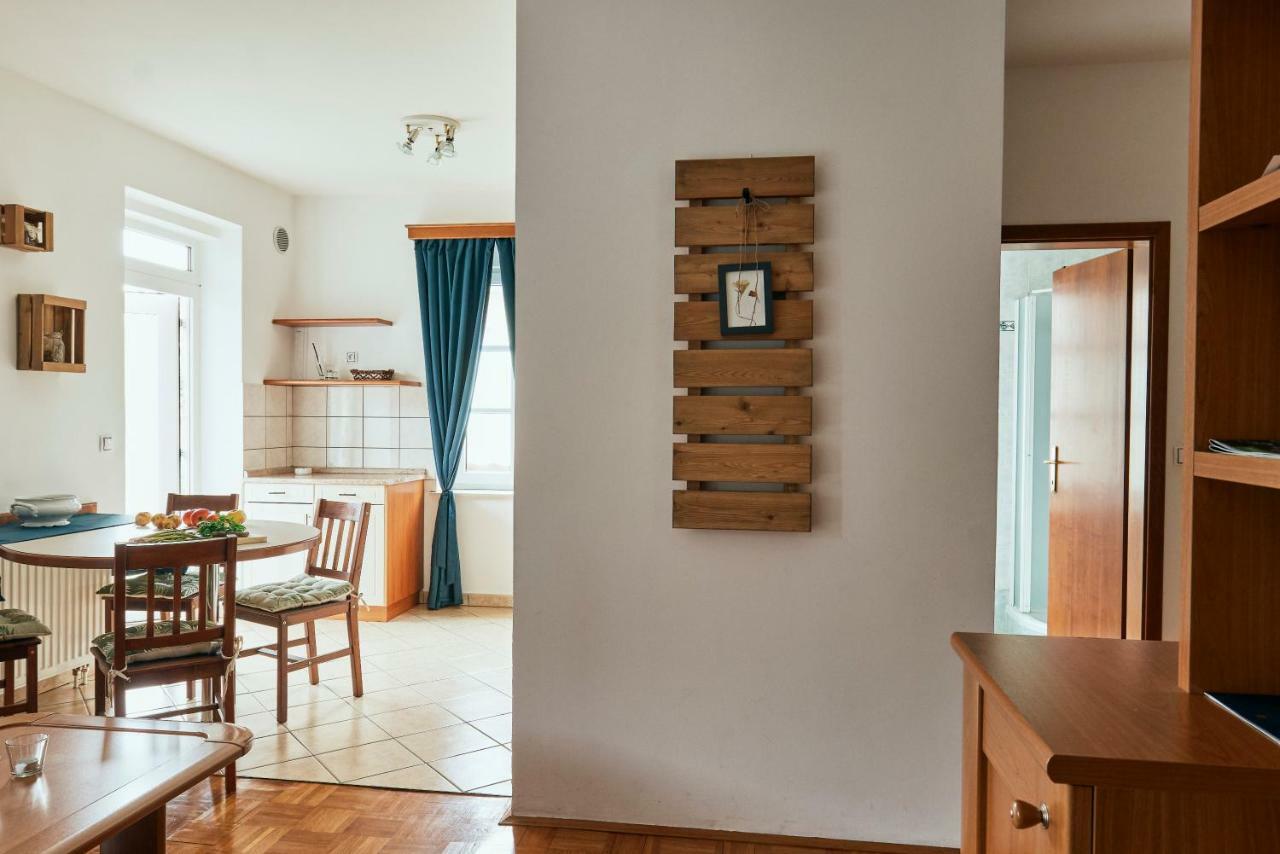 Rooms & Restaurant Ostarija โดเลนิสเก ทอปลิตเซ ภายนอก รูปภาพ