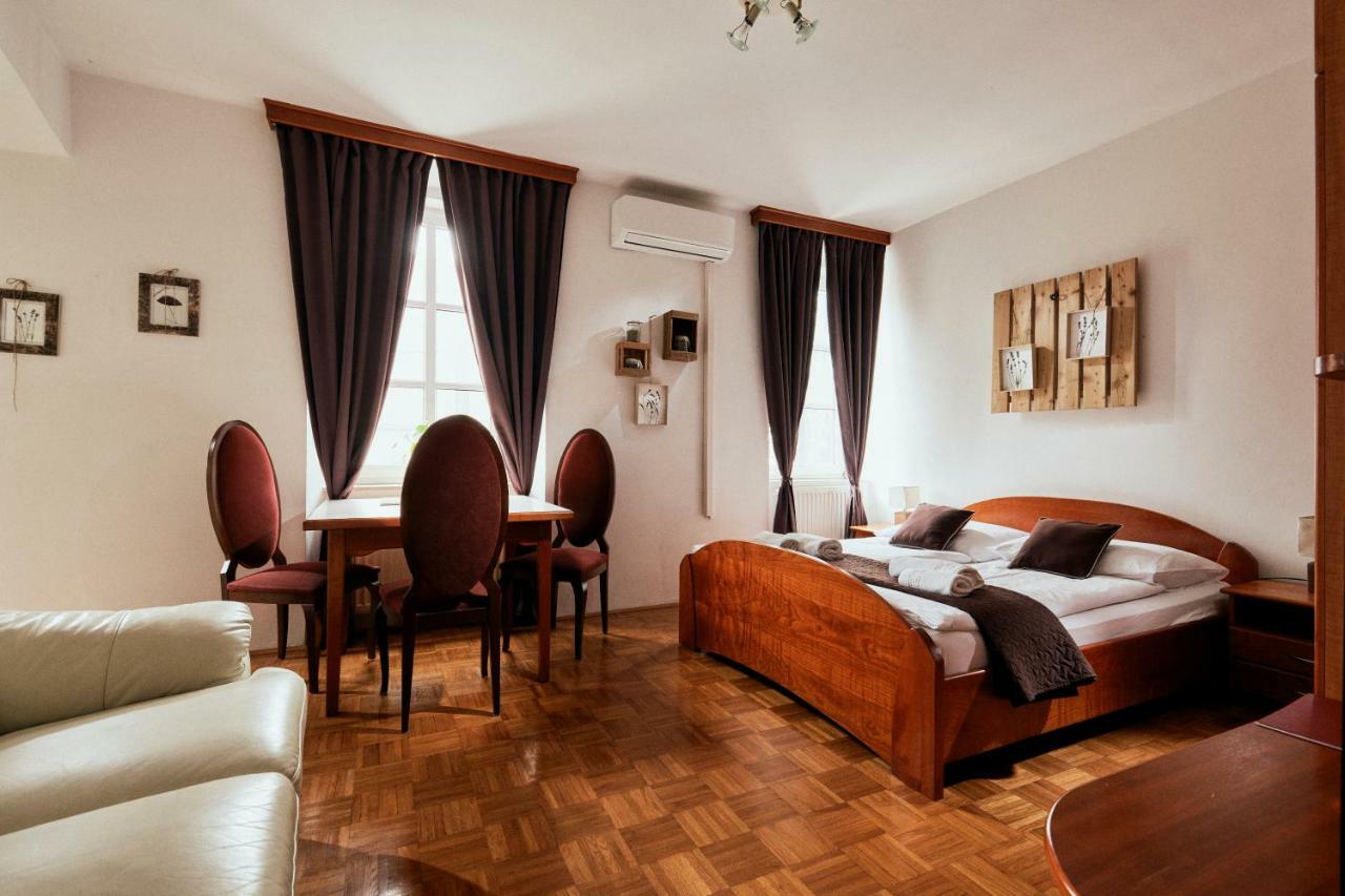 Rooms & Restaurant Ostarija โดเลนิสเก ทอปลิตเซ ภายนอก รูปภาพ